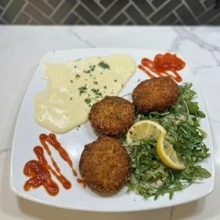 Crab Cakes Benedict